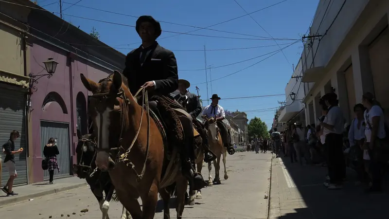Excursión Privada a San Antonio de Areco: Pueblo Gaucho — areco calles