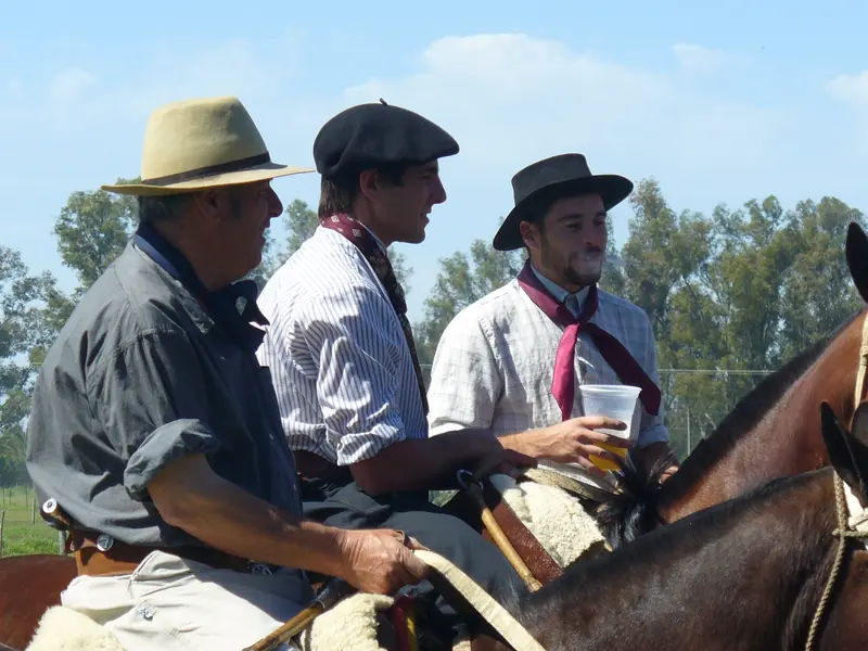 Excursión Privada a San Antonio de Areco: Pueblo Gaucho — areco gauchos